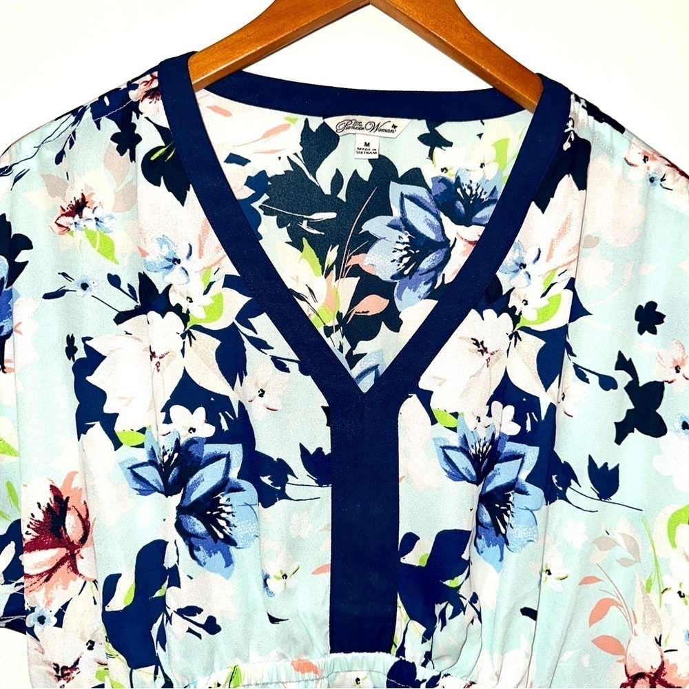 The Pioneer Women Blue Floral Top Size Medium - Picture 11 of 11